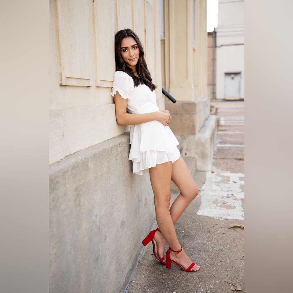 White romper - Picture 7 of 7